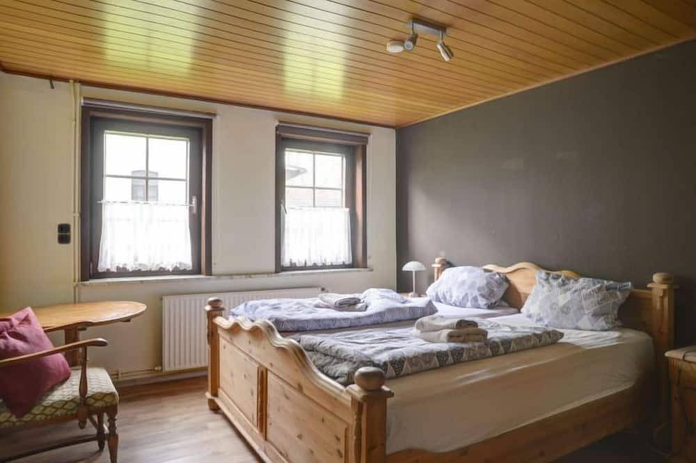 Ganze Wohnung, An der Dorfkirche in Hehlen, Landkreis Holzminden