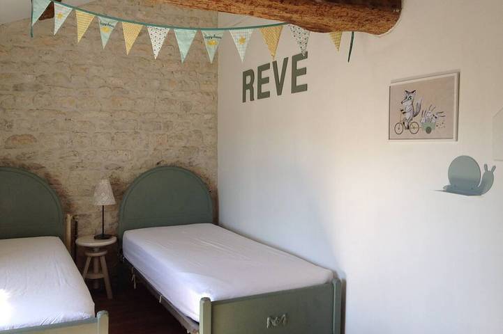 Location de vacances pour 6 personnes, avec Jardin et Piscine à Saint-Mandé-sur-Brédoire - 2