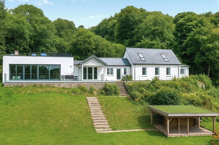 Holiday rental for 10 people, with garden and hot tub, with pets in Loch Tay