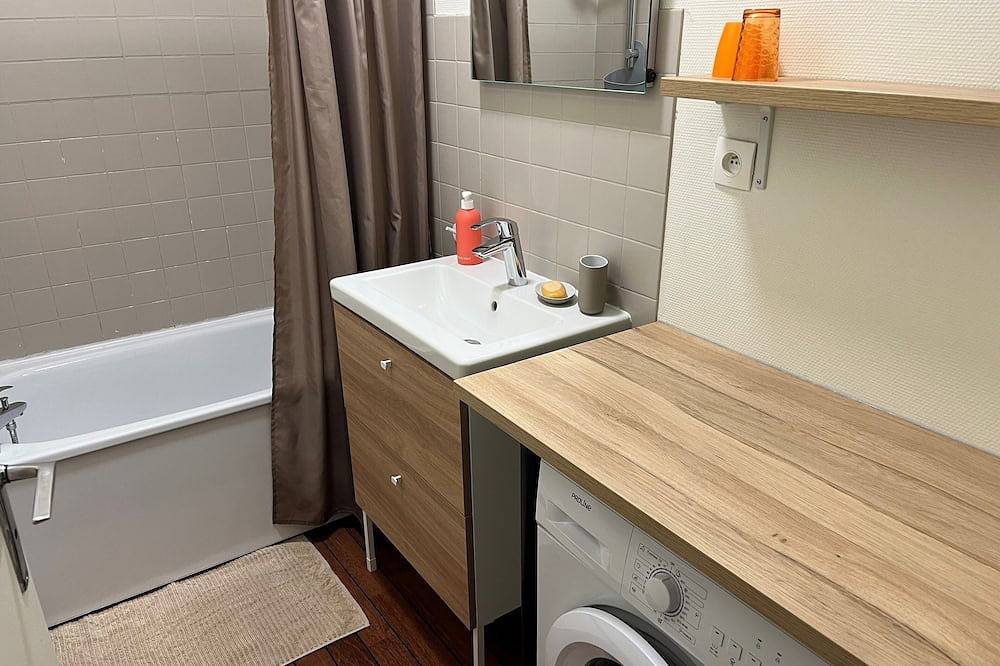 Appartement entier, Bel appartement calme, 1 minute du centre et de la gare in Valserhône, Nantua