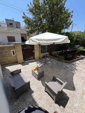 Gîte pour 5 personnes, avec jardin à Specchia