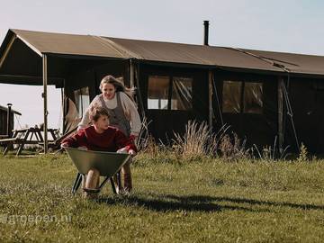 Location de vacances pour 25 personnes, avec balcon/terrasse et terrasse à Poperinge