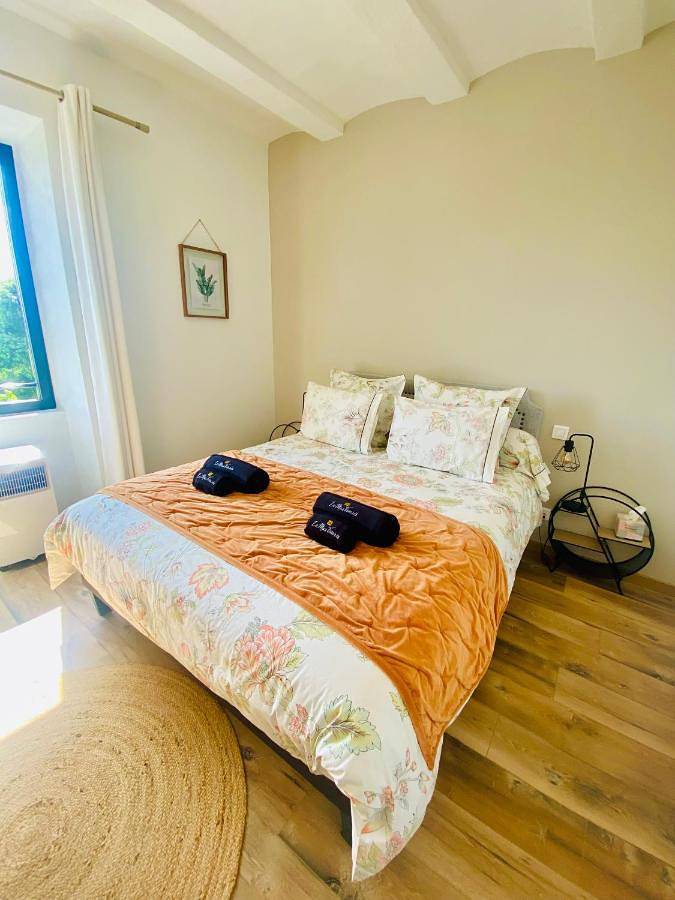 Location de vacances pour 3 personnes, avec vue ainsi que jardin et piscine à Lablachère - 4