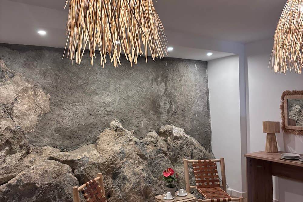 Entire apartment, Single apartment with extra large bed. in Canillas de Aceituno, Málaga Province