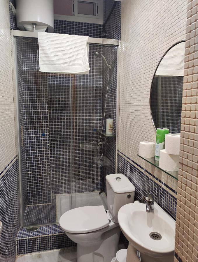 Apartamento entero, Piso y parking 10min Sevilla - Zona Comercial - Joyeria - Pescaderia in Camas , Provincia de Sevilla