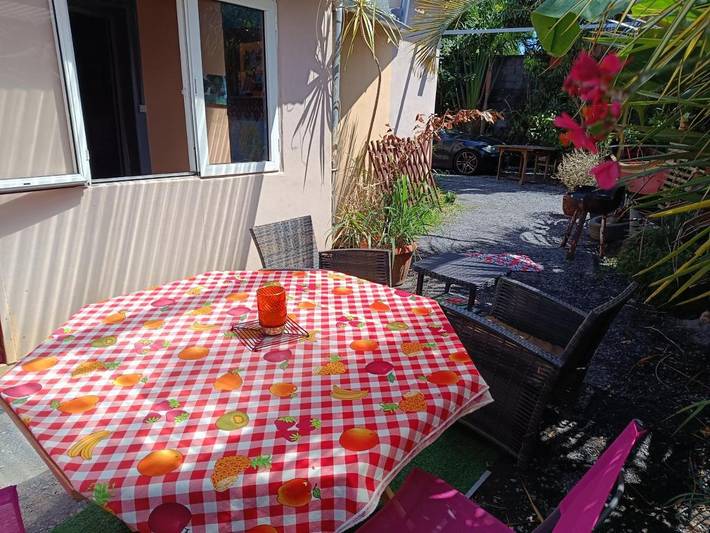 Gîte pour 3 personnes, avec vue ainsi que jardin et piscine à Bras-Panon - 3