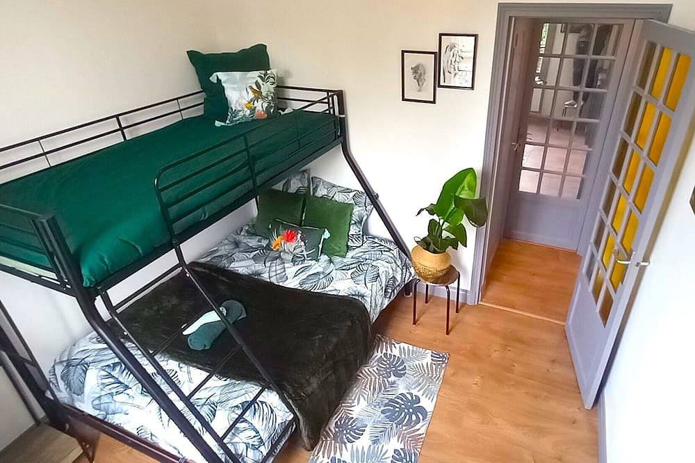 Entire apartment, Appartement Neuf Proche Eurodisney, Paris & Rer E in Pontault-Combault, Seine-et-Marne