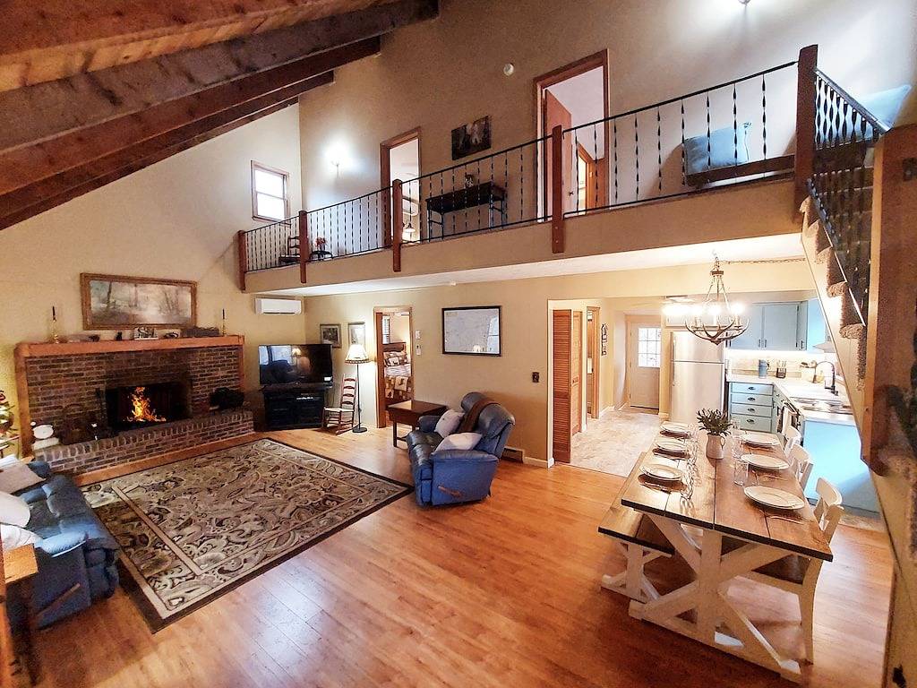 Highlands/Lake Glenville Area-Hot Tub-Mtn Stream-Wifi-Seclusion in Macon County