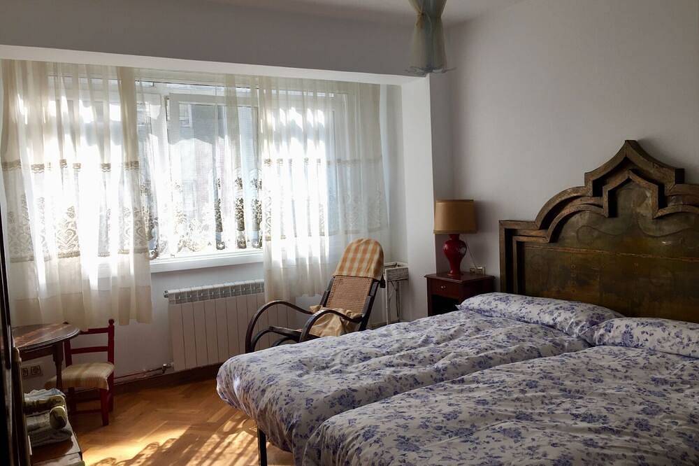 Entire apartment, Piso Para Grupo o Familia en el Centro de la Ciudad de La Coruña in La Coruña, Galician Coast