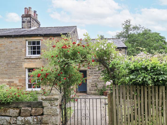 Cottage for 4 people, with garden, with pets in Grosmont