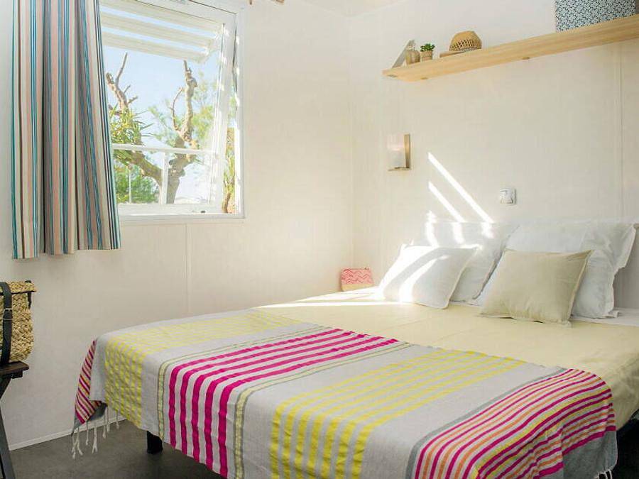 Camping Le Chêne Gris - Mobilhome 4 personas - Classic | 2 Dormitorios | 4 Pers. | Terraza elevada no cubierta | 2 baños | Aire acondicionado in Faremoutiers, Sena y Marne