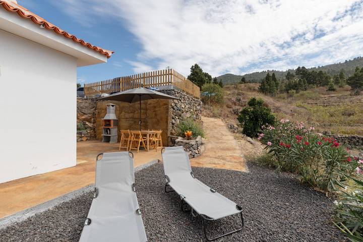 Casa de vacaciones 'Tajinaste' con vistas al mar, Wi-Fi y aire acondicionado in Tijarafe, La Palma Sur