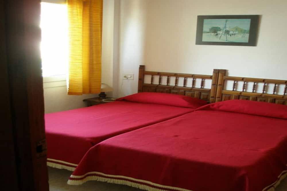 Apartamento entero, Bungalow para 4-5 personas a 50 m de la playa de arena. in Playa Moncayo, Guardamar del Segura