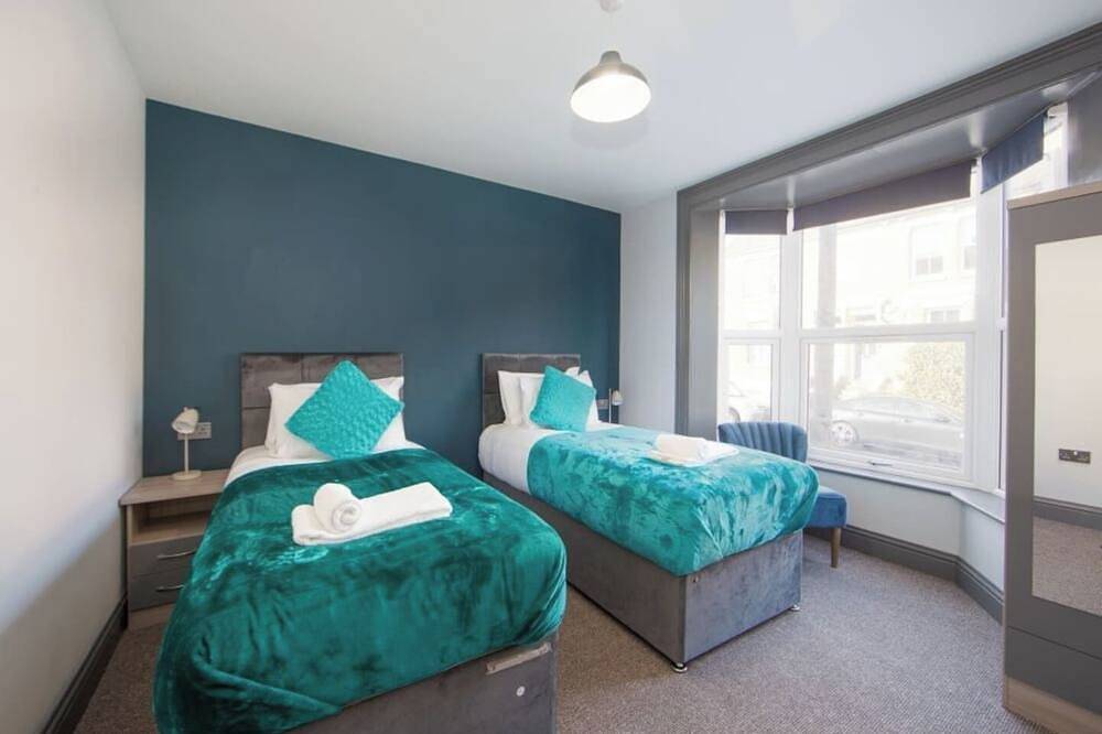 Immaculate 5-Bed House in the city centre Ashford in Ashford, Ashford region