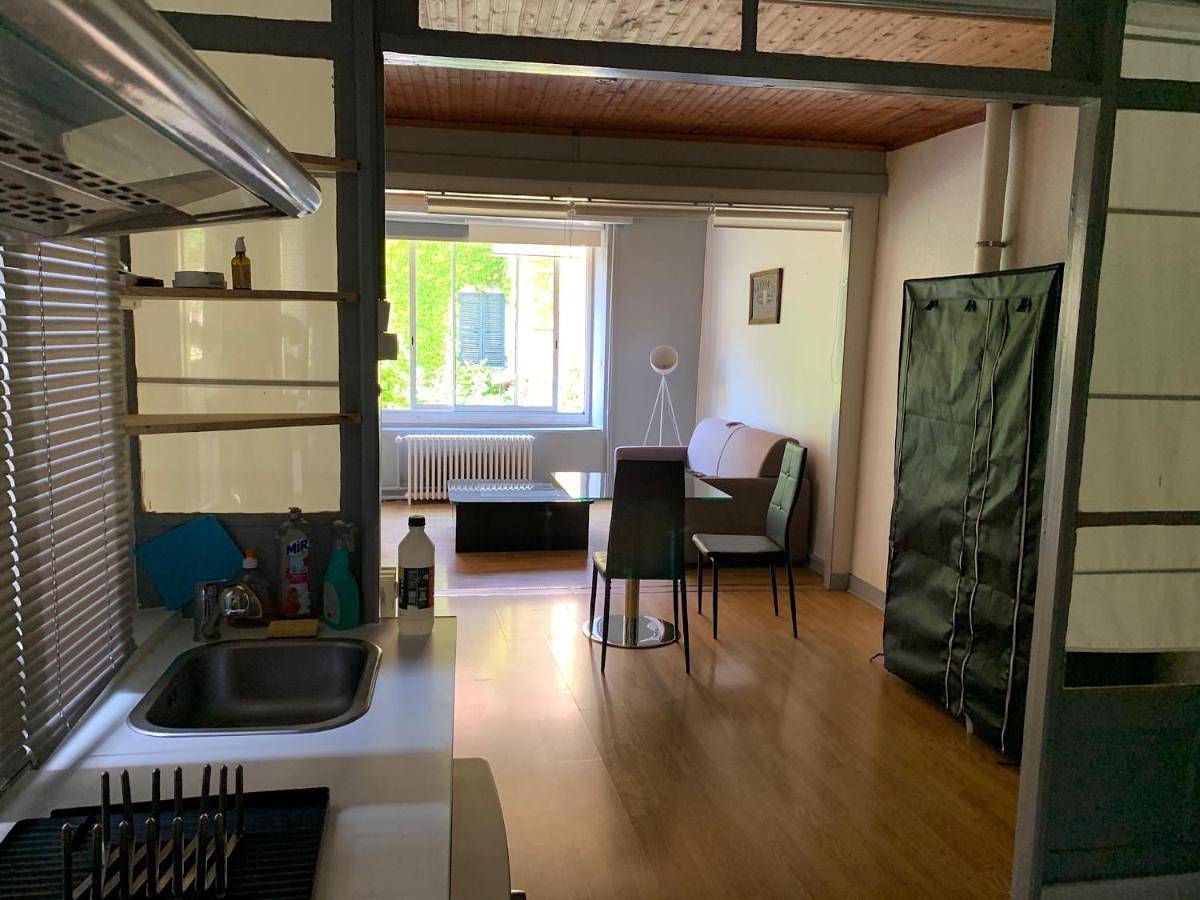 Appartement entier, Grand studio tout confort sur cour in Champagnole, Jura Francais