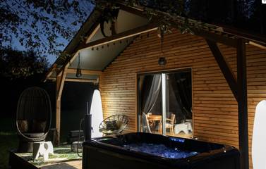 Lodge pour 2 personnes, avec piscine et terrasse ainsi que sauna et jacuzzi en Gironde