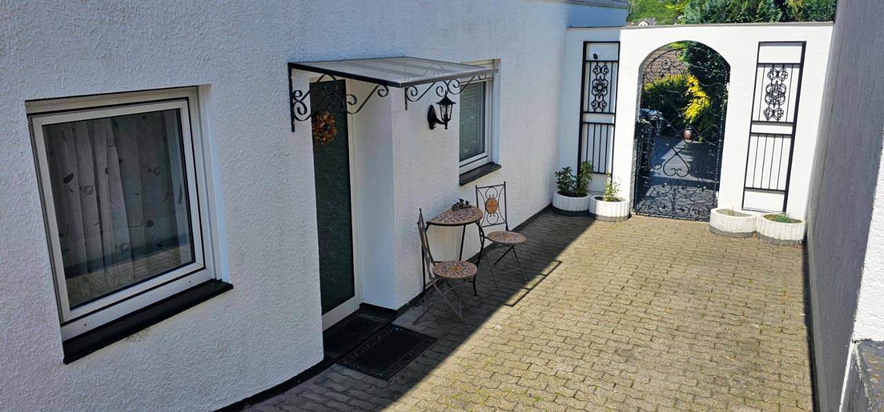 Ganze Wohnung, A large Fully Furnished Private Apartment in Linz am Rhein, Mittelrhein