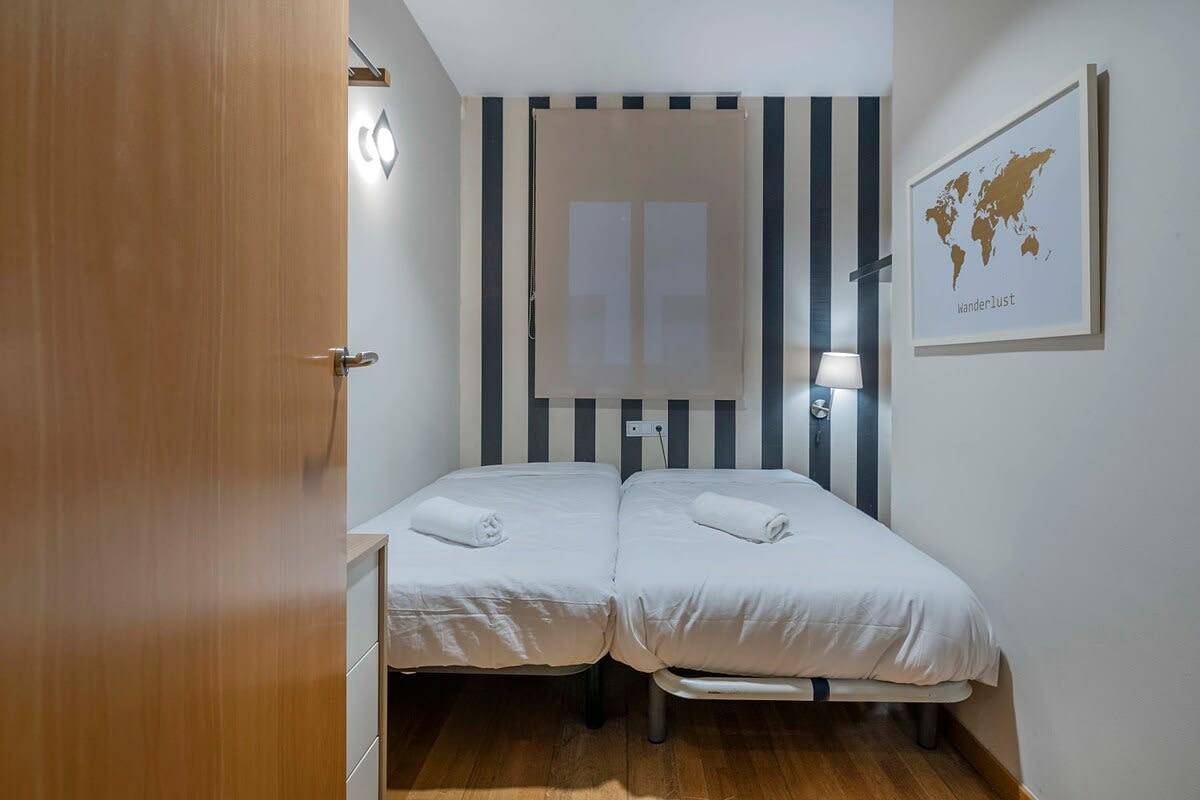 Apartamento entero, Apartamento de vacaciones para 5 personas con balcón/terraza in Centro Barcelona, Barcelona