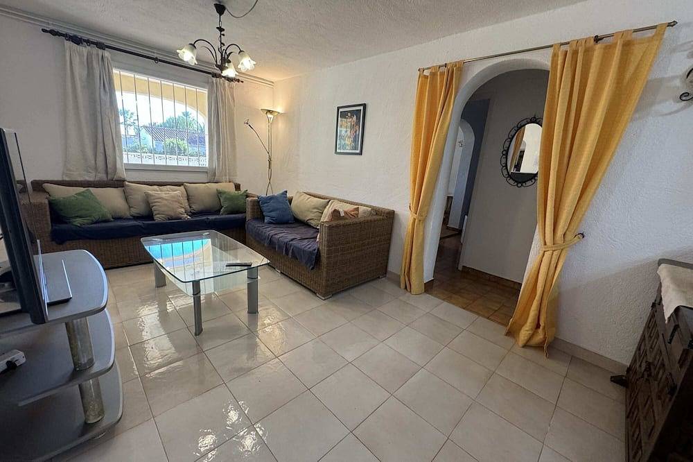 Strandnahes Ferienhaus, privater Pool, Internet, schöner Barbecue, Spülmaschine in Fanadix, Benissa
