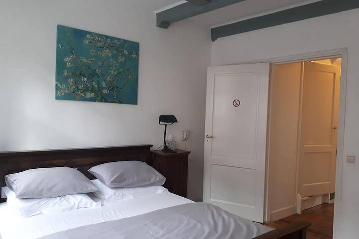 Ganze Wohnung, Kapitänshaus; 2 Schlafzimmer Wohnung, geräumig, sauber, zentral gelegen in Holländische Küste