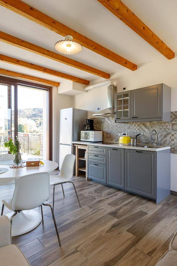 Gîte pour 4 personnes, avec vue ainsi que piscine et jardin à Garde - 2