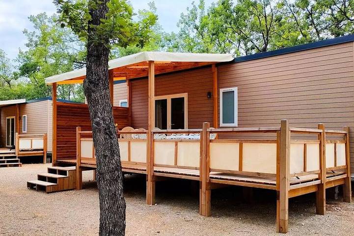 Camping pour 10 personnes à Bauduen