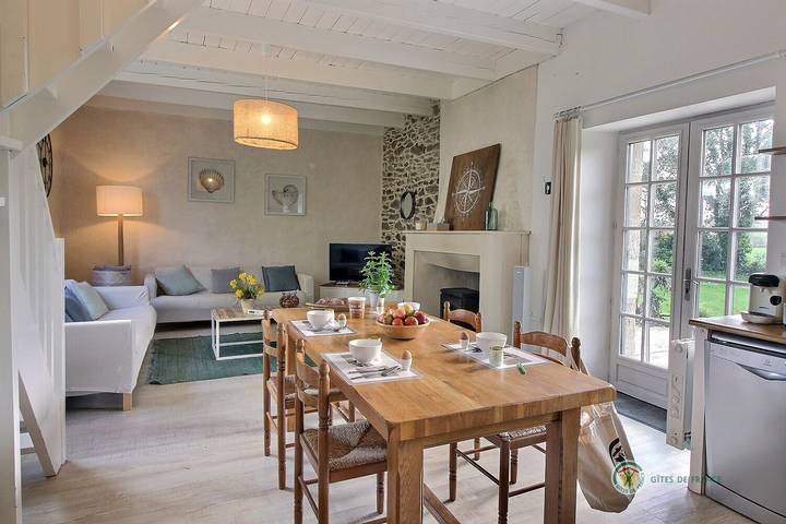 Gîte pour 4 personnes, avec terrasse et jardin à Langoat - 3