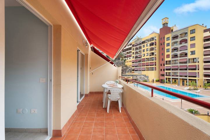 Apartamento entero, Apartamento de vacaciones "Sol y Mar" con piscina compartida, balcón privado y Wi-Fi in Puerto Santiago, Santiago del Teide