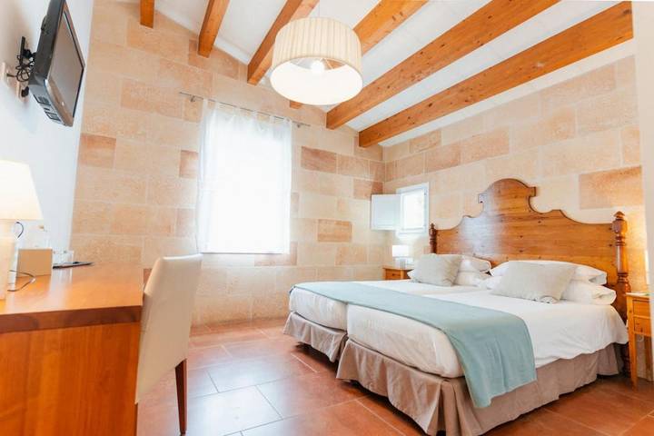 Hotel para 2 personas, con jardín además de jacuzzi y piscina en Menorca - 3