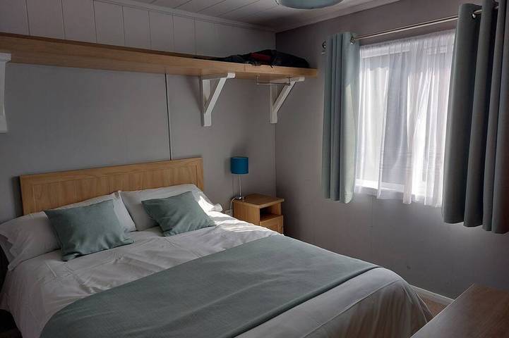 Pavillon de vacances de luxe de 40 pieds x 20 pieds près de Scarborough; 3 chambres, 6 couchages, bain à remous in Parc national des North York Moors