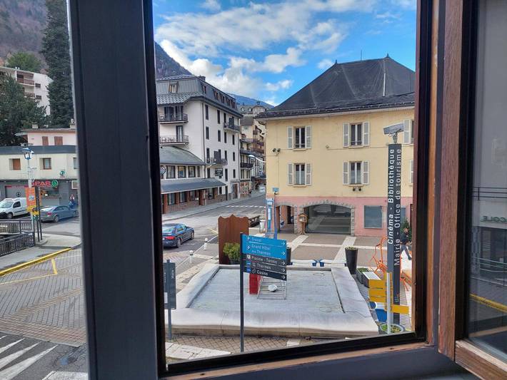 Apartamento entero, Apartamento familiar en el centro con WiFi y se admiten mascotas in Brides-les-Bains, Massif de la Vanoise