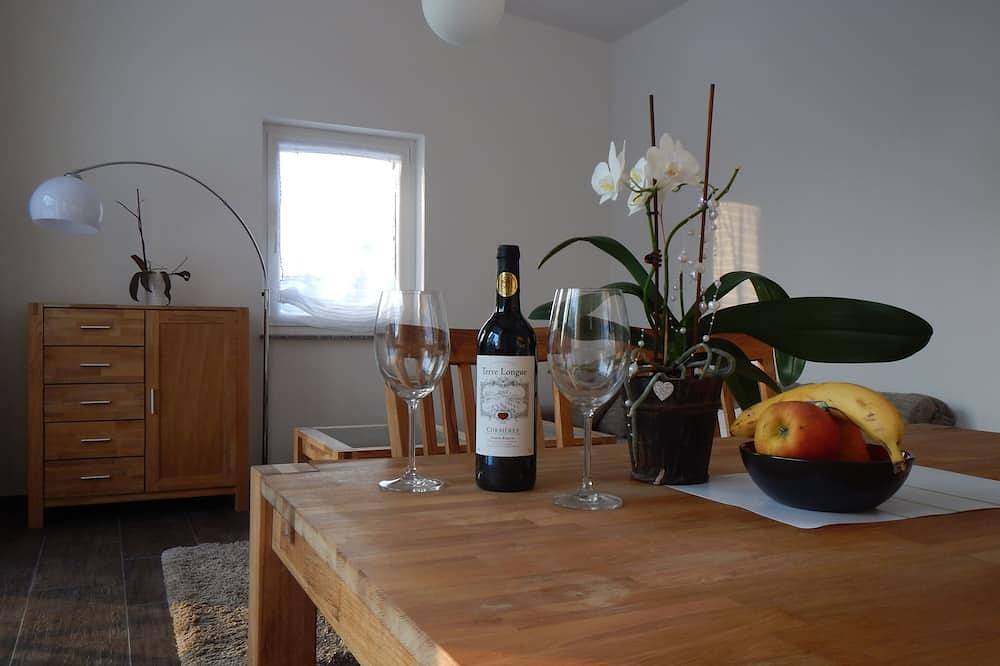 Ganze Wohnung, Ferienhaus Seebrise Moderne Fw am See ,  Ruderboot inklusive nach Verfügbarkeit in Storkower See, Storkow