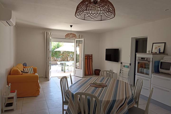 Gîte pour 4 personnes, avec terrasse, adapté aux familles dans Narbonne Plage - 2