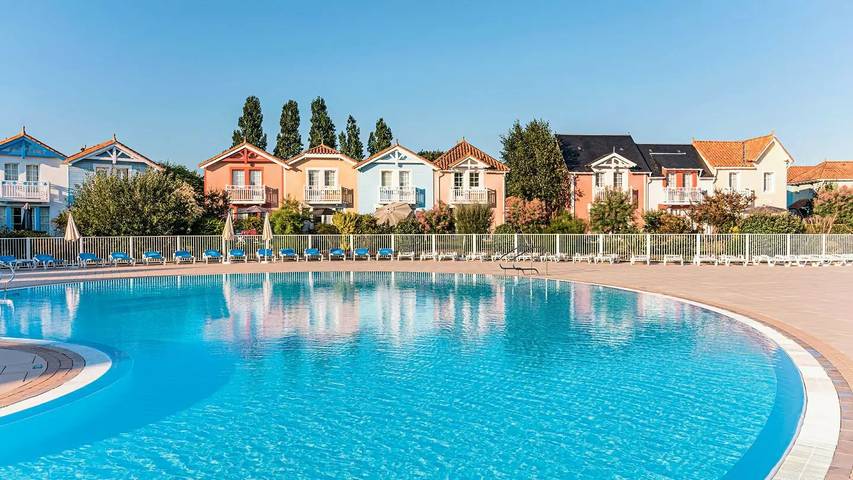 Studio für 5 Personen, mit Balkon und Pool sowie Seeblick und Ausblick