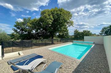 Gîte pour 8 personnes, avec terrasse et jardin à Mirabel