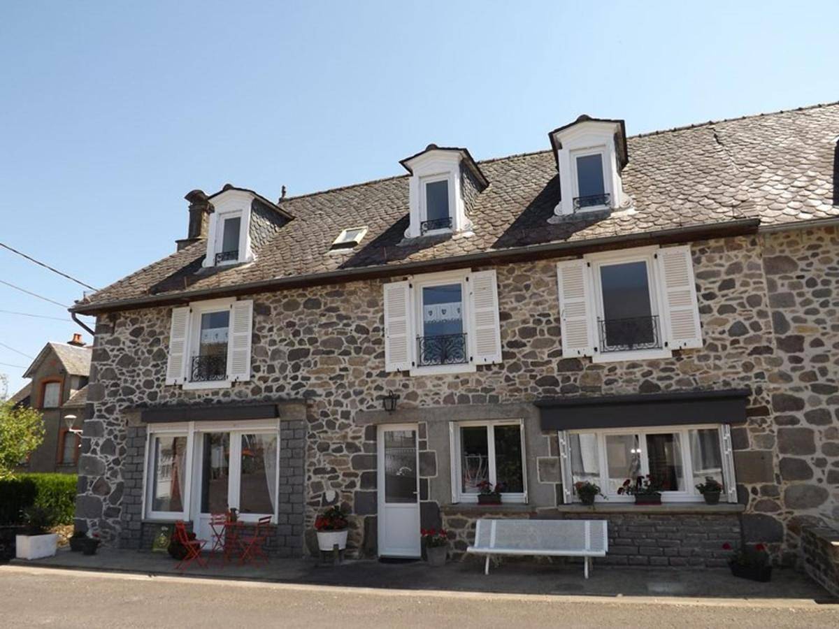 Charmante maison rénovée, 3 ch, proche Salers et Monts du Cantal, 6 pers, toutes charges incluses - Fr-1-742-30 in Pleaux, Région de Mauriac