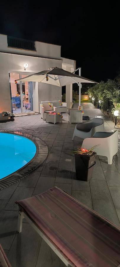 Location de vacances pour 8 personnes, avec jardin ainsi que piscine et vue, adapté aux familles à Tre Fontane - 3