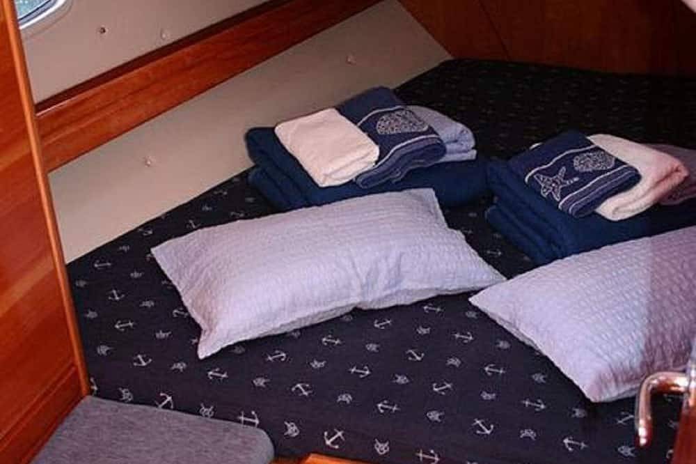 Übernachtung an Bord eines Segelboots + 1 Stunde Tourangebot in Canidelo, Porto Distrikt