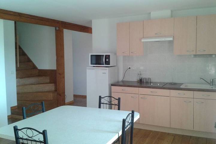 Gîte pour 4 personnes, avec jardin dans Veyrières