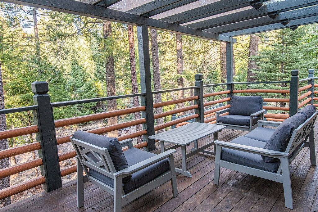 Lassen Creekside Cabin, 9 miles to Manzanita Lake, 3-Level Deck, Ev Charger in Lassen-Volcanic-Nationalpark