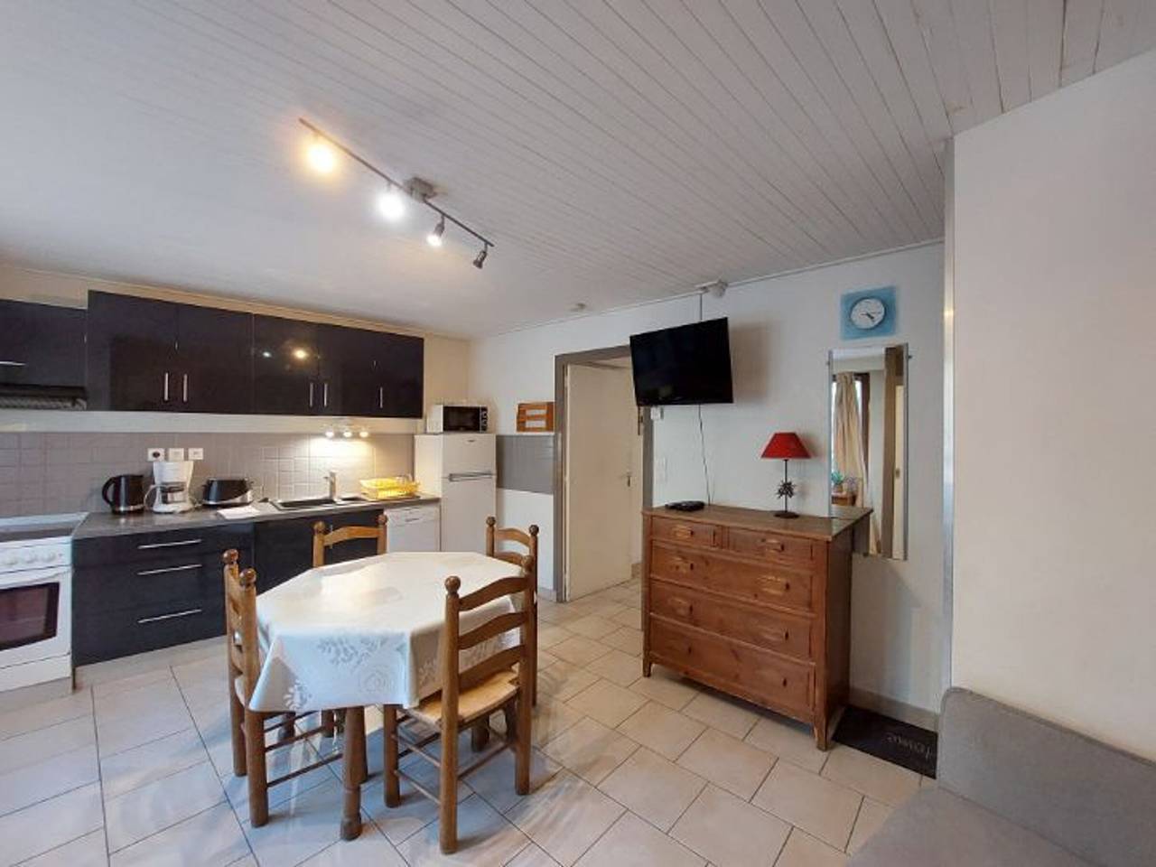 Entire apartment, Charming T2 in Brides-les-Bains with terrace and pets allowed in Brides-les-Bains, Les Trois Vallées