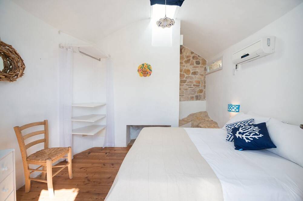 Trullo mit direkten zugang zum Meer in Spiaggia del Ponte Lama, Bisceglie