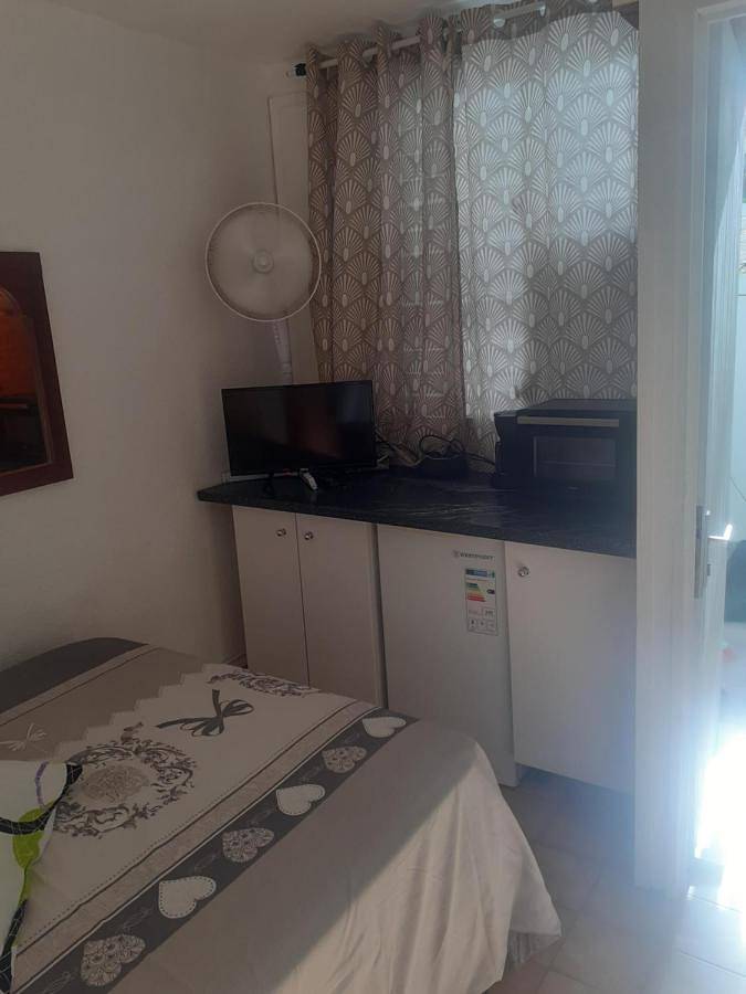 Maison d’hôte pour 2 personnes, avec terrasse ainsi que vue et jardin