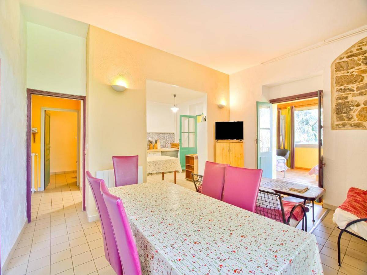 Three-Bedroom Holiday Home in Gorniès, Région de Lodève
