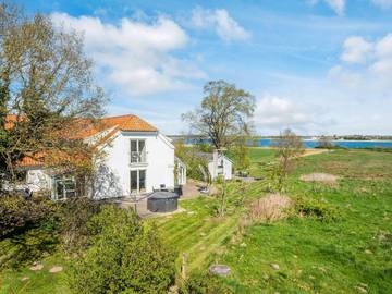 Ferienhaus für 24 Personen, mit Terrasse und Sauna, kinderfreundlich in Årøsund