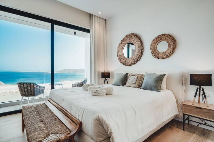 Vacation rental for 10 people, with yard and balcony in Protaras