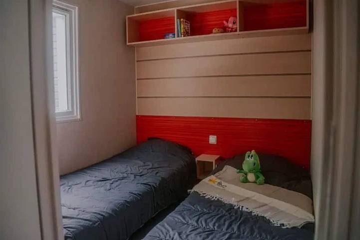 ZEcamping 3* familial piscine chauffée locatif BBQ 28m2 6 pers in Florac-Trois-Rivières, Cevenas