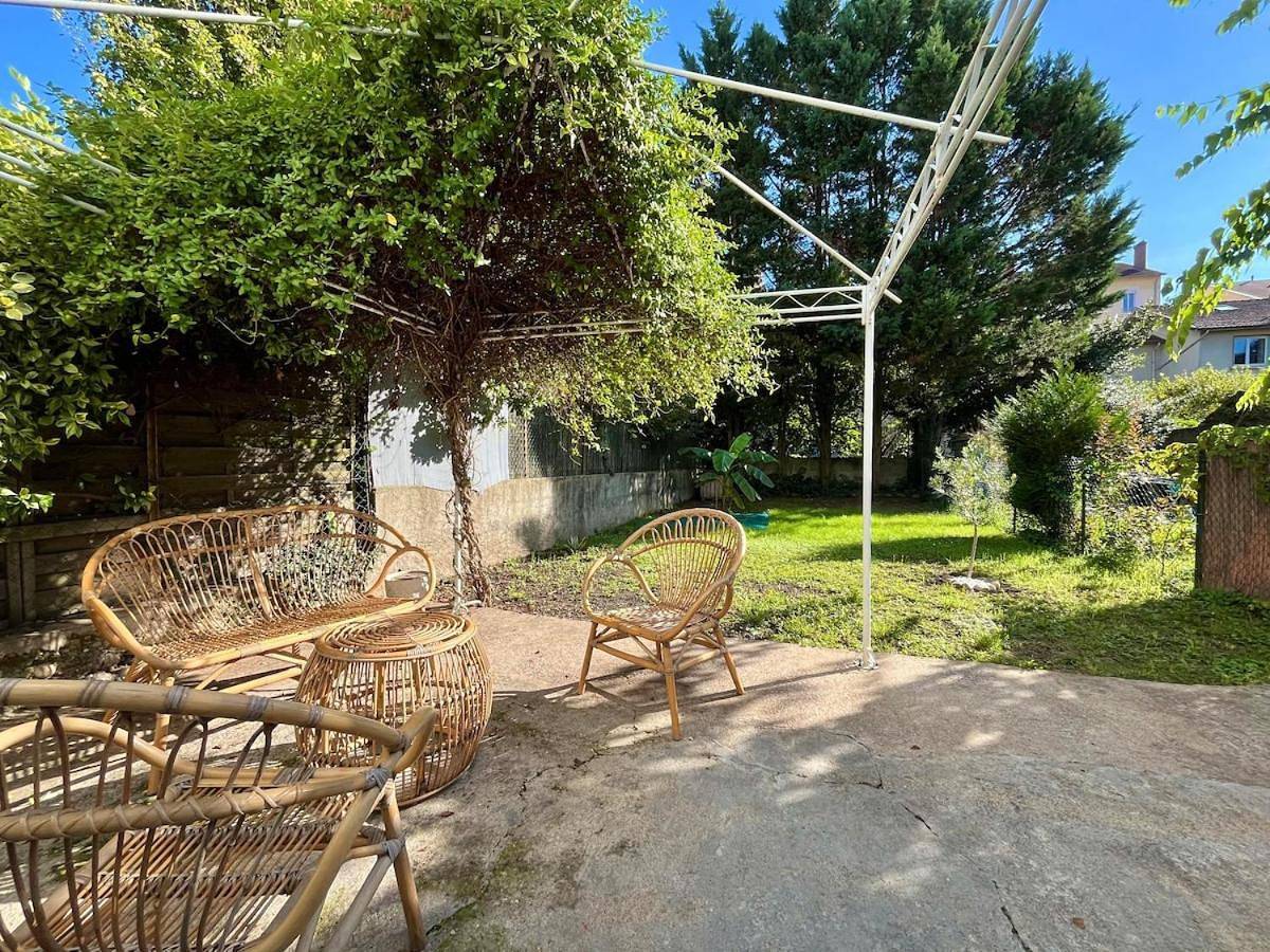 Appartement entier, One-Bedroom Apartment with Garden in Oullins, Lyon et ses environs