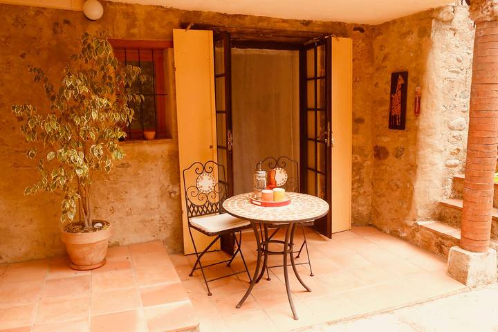 Gîte pour 2 personnes, avec terrasse et jardin à Vivès