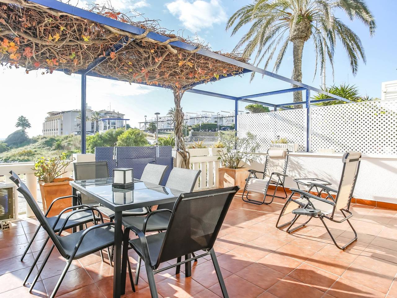 Entire holiday apartment, Guess residential, ground floor facing the sea in Sitges, Garraf